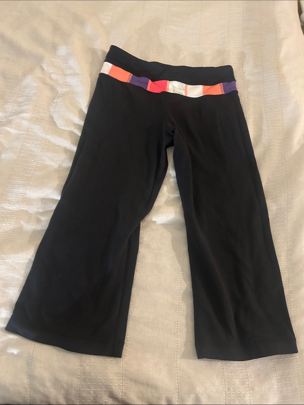 Reversible Lululemon Y2K Yoga Capris with Color-Block Waistband